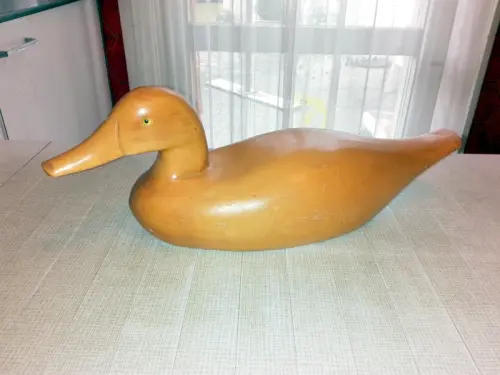Canard grand format en bois beige à Chigny