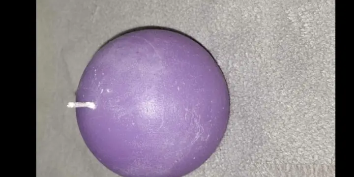 Bougie violette ronde neuve