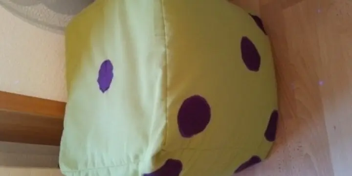Je vend un pouf Dé