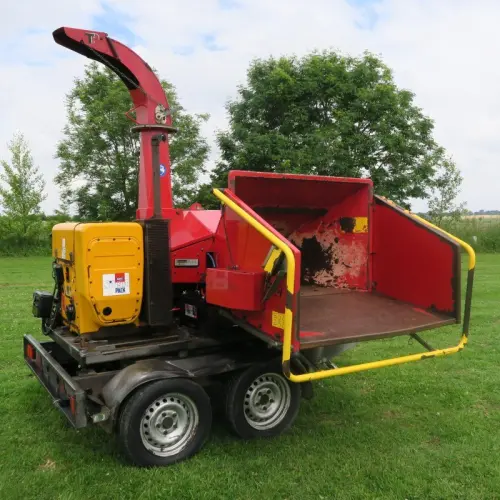Location broyeur de branches diesel TP 200 sur remorque