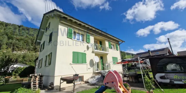 Proche de la nature idéalement situé accompagné de deux logements