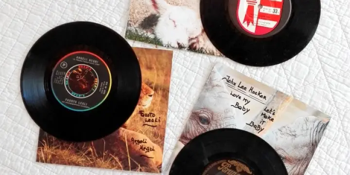 Disques 45 tours en vinyle