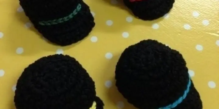 Lot de 6 casquettes faites main