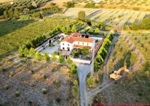 maison / villa + terrain 40.000 m² à Baena