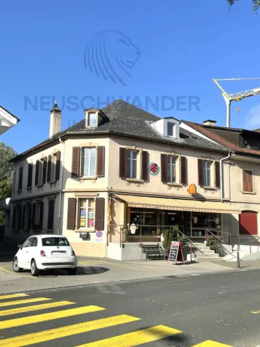 Immeuble commercial et appartement de 6 pièces à Bassecourt
