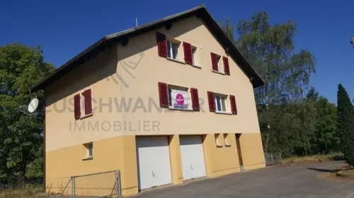 Immeuble de 2 appartements + 1 local commercial avec vitrine + parcs à Asuel
