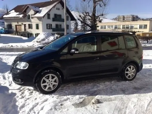 VW Touran 1.6 à Le Locle