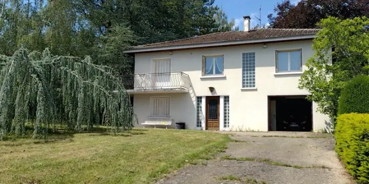 VILLA 205m² DANS UN ECRIN DE VERDURE A 1H15 DE GENEVE