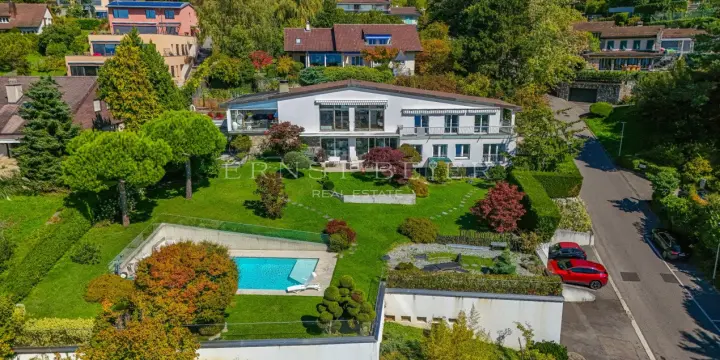 Propriété de prestige avec jardin paysager, piscine et panorama sur le Léman