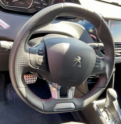Peugeot 208 2016 à pau