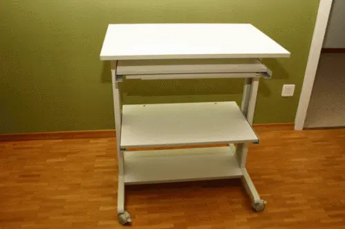 Table ordinateur sur roulettes  à Ecublens