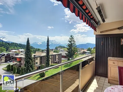 3.5p calme avec balcon sud et vue panoramique montagne! à Leysin