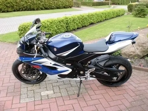 suzuki gsx-r 1000 k6 à Uznach