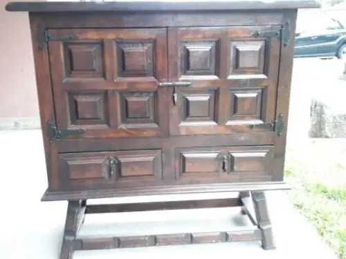 Commode de Tolèdes à Ayer