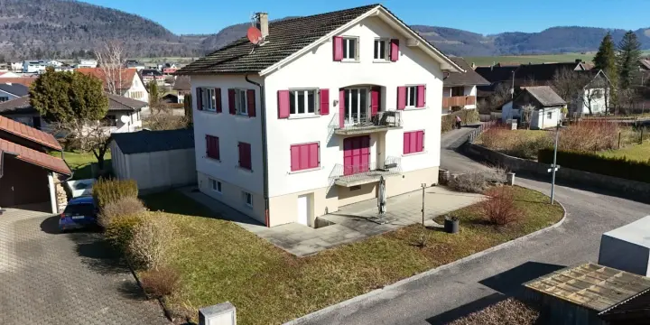 À Corban maison locative de 2 appartements à vendre