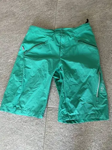 Short bermuda vert - Trollkids - 164 cm / 13-14 ans à Nyon