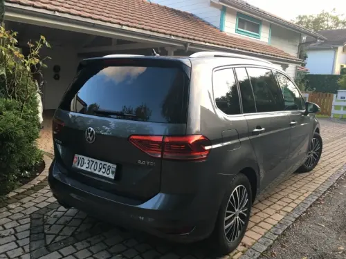 A Vendre VW Touran: CHF 22000 à Vich