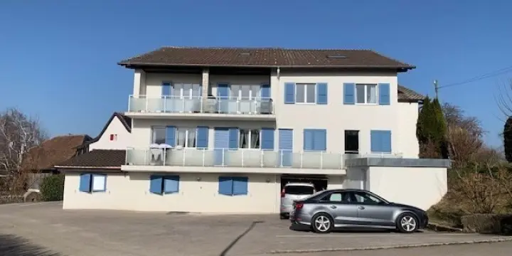 Bel immeuble de 8 appartements rénovés à vendre à Courgenay