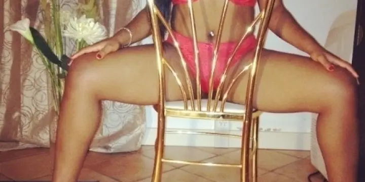 jeune métissé de 19 ans coquine  