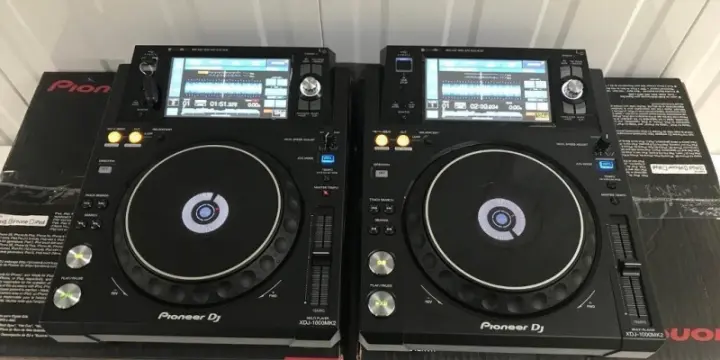 Pioneer DDJ-SX3 .550 EUR Pioneer XDJ-RX2..820 EUR
