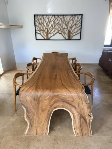 Table suar d’exception pied curve à Genève