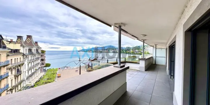 Magnifique attique avec terrasse face au lac