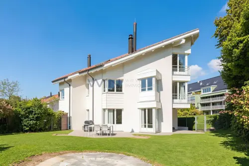 Platzwunder mit grünem Paradies für Gartenliebhaber à Opfikon