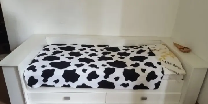 Lit une place blanc, avec avec des tiroi
