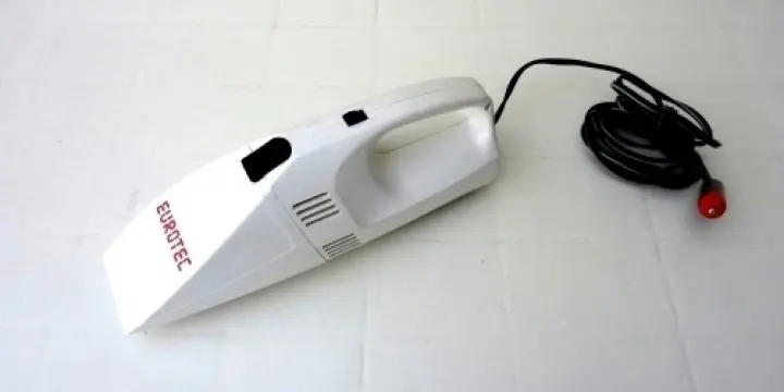 aspirateur de voiture blanc