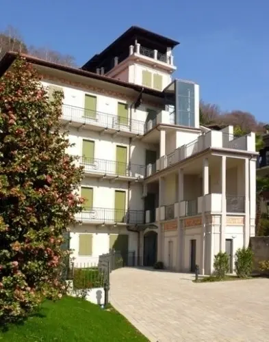 Lesa, Lac Majeur, appartement avec jardi à Lesa