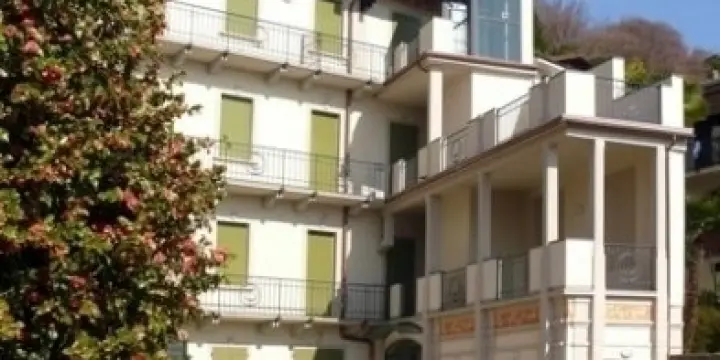 Lesa, Lac Majeur, appartement avec jardi