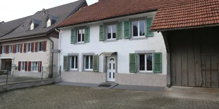 Grande bâtisse rénovée de 8 pièces à vendre à Alle