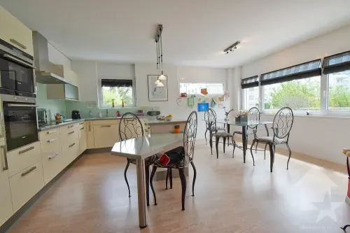 Rez-de-jardin supérieur, 4.5 pièces avec un box et une place extérieur à Sion