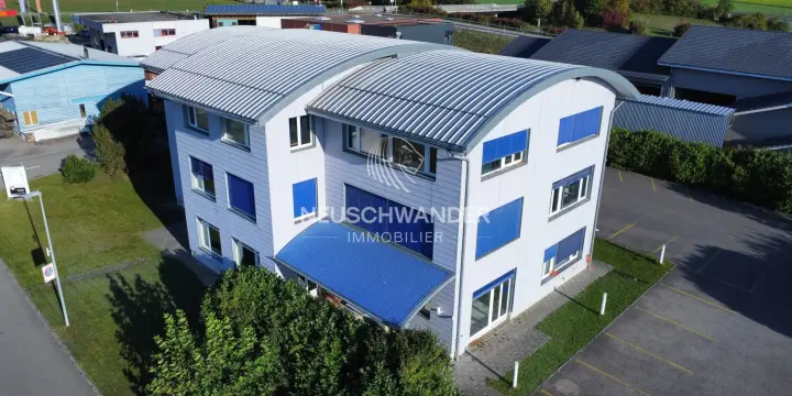 Local commercial de 120 m2 à louer à Glovelier