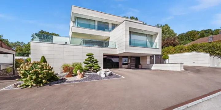 Design, luxe & lumière : la villa ultramoderne par excellence