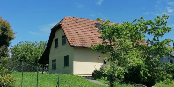 Très Belle maison avec beau jardin à Eteimbes