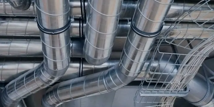 Technicien en ventilation avec CFC