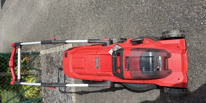 Tondeuse à accus EINHELL avec 2 Accus et 1 chargeur.