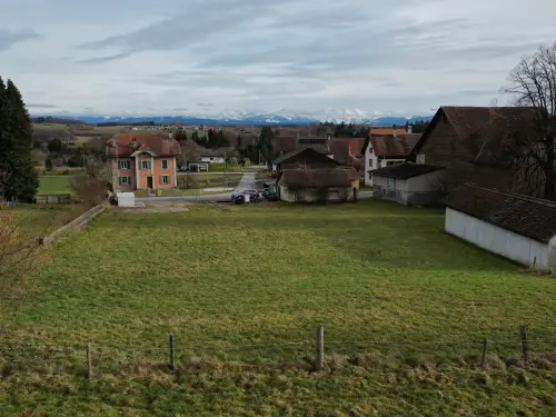 TREYTORRENS - TERRAIN CONSTRUCTIBLE AVEC VUE ALPES