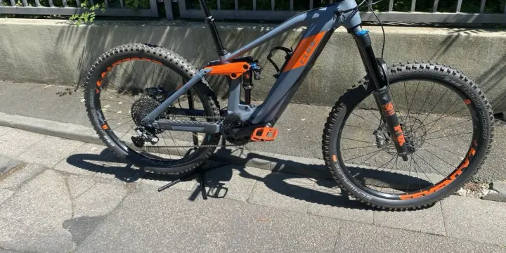 Vélo électrique Cube Touring Hybrid