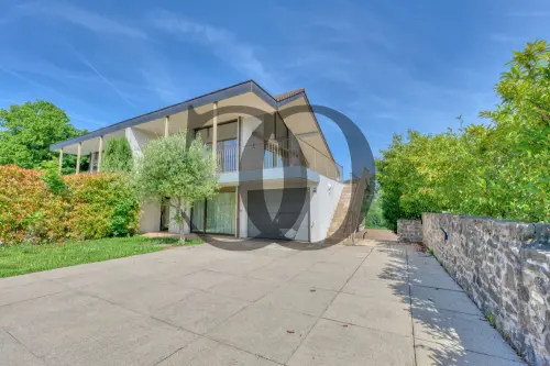 Magnifique villa moderne avec terrasses privatives et jardin à St-Légier-La Chiésaz