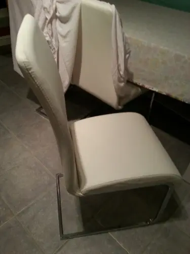 A VENDRE  * NEUFS * Table et 4 chaises blanches à Genève