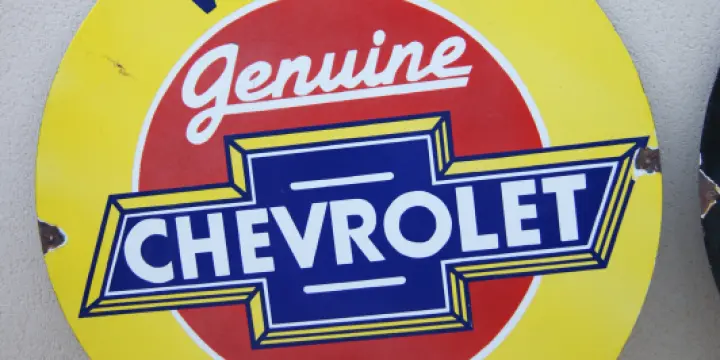 Plaque émaillée Chevrolet.