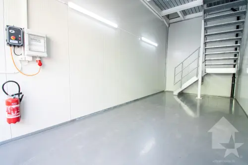 Roche, Box de 54 m2 avec places de parc à Roche VD