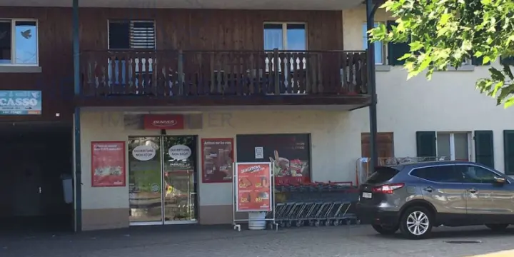 Fidèle clientèle situation parfaite avec 30 places de parc