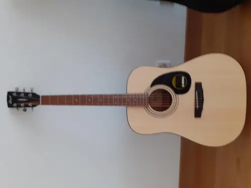 Guitare cort neuve à Genève