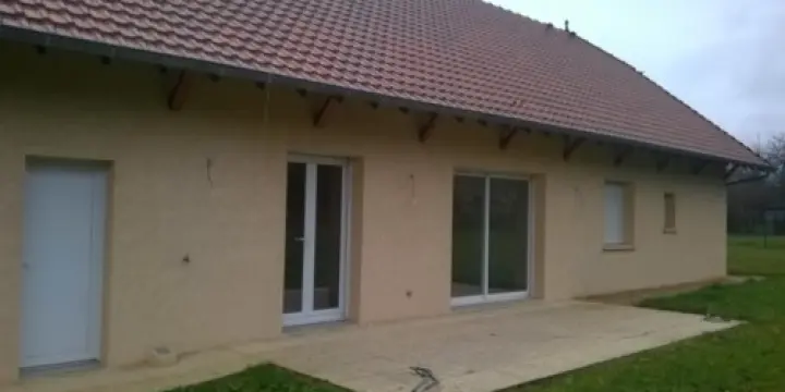 maison neuve avec jardin