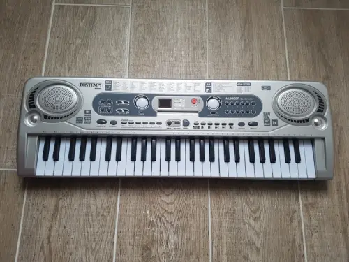 Piano pour enfant à Territet