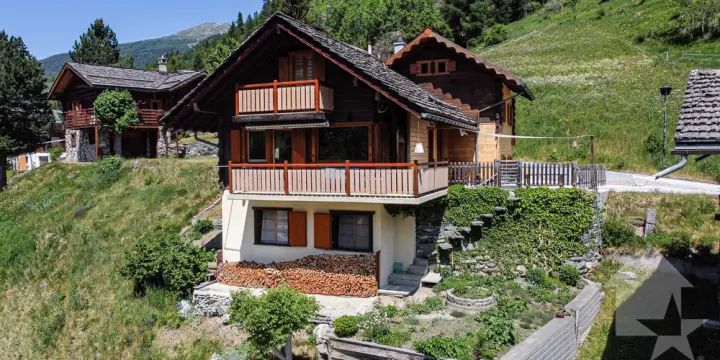 Agréable chalet sur trois niveaux avec vue panoramique