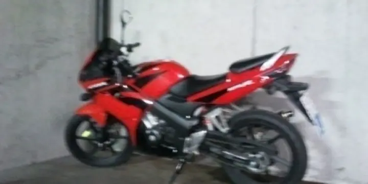 Honda cbr 125 rouge